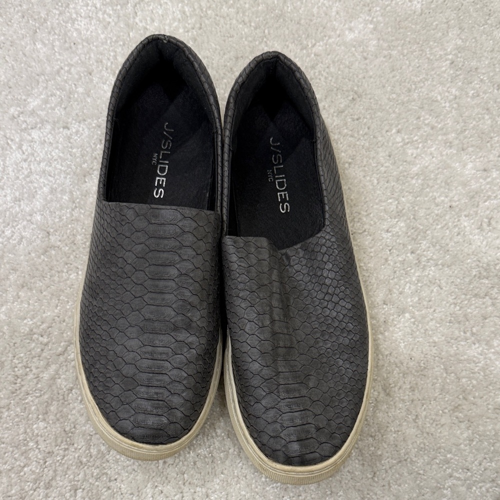 J/SLIDES Textured Gray Slip-On sneakers. Size 6.5